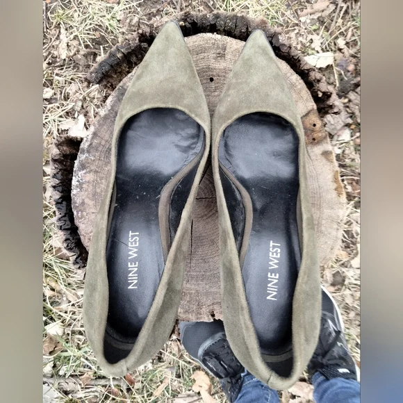 ⬇️ Price Drop!⬇️ Nine West Pumps in size 8M - Picture 1 of 6